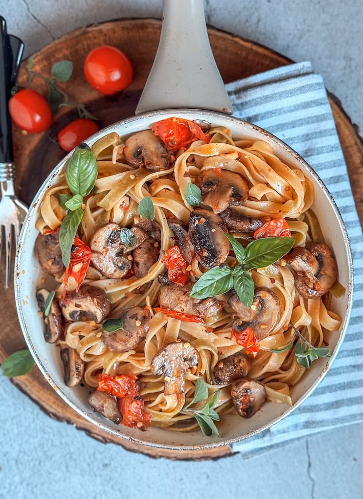 A quick and delicious spinach pasta with sautéed mushrooms, cherry tomatoes, garlic, and herbs. Perfect for weeknights or cozy date nights!