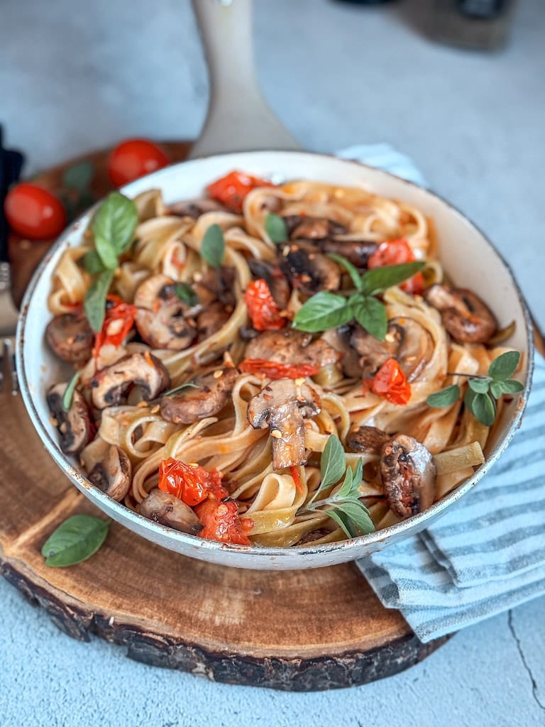 A quick and delicious spinach pasta with sautéed mushrooms, cherry tomatoes, garlic, and herbs. Perfect for weeknights or cozy date nights!