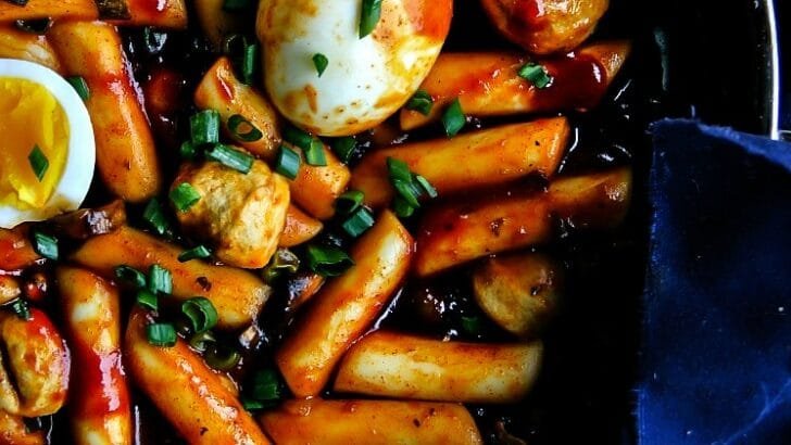 Korean Spicy Rice Cakes -Tteokbokki (떡볶이)