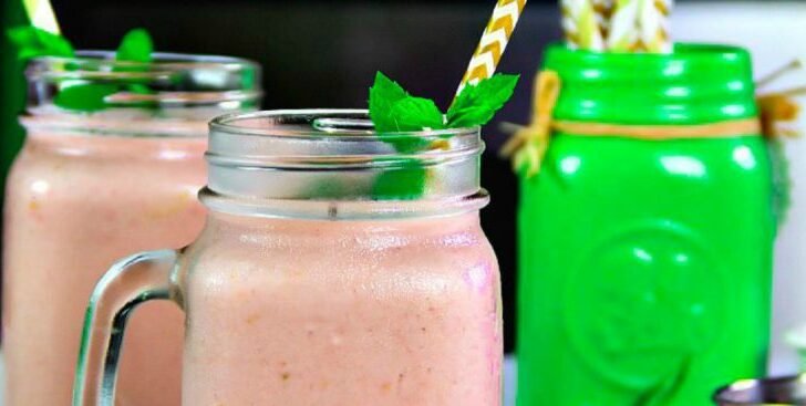 Raspberry-Banana, frozen smoothie recipe with a video