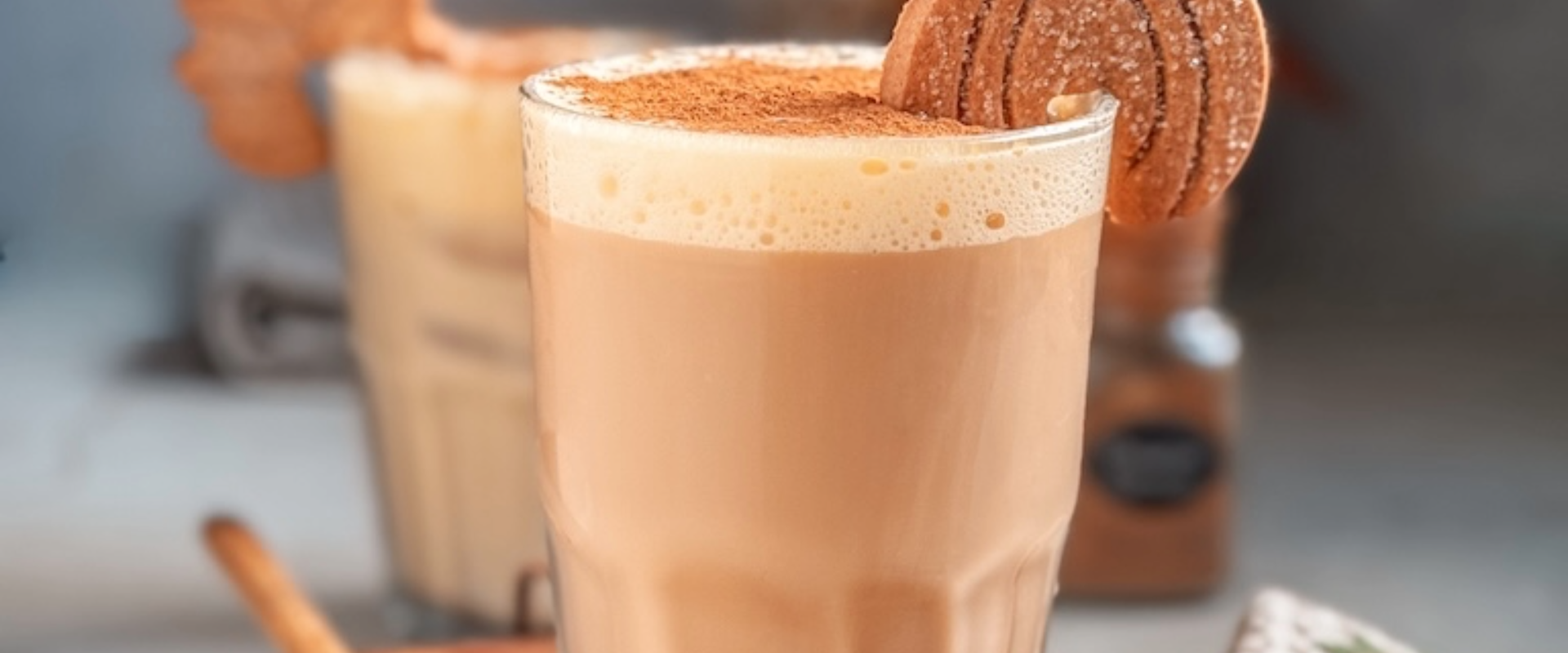 recipe for easy and tasty pumpkin spice latte topped with creamy cold foam