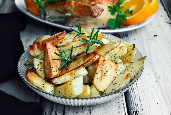 Crispy Garlic Herb Potatoes
