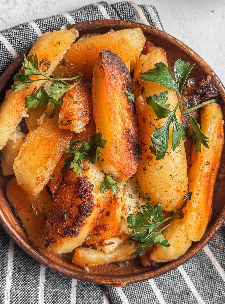 Golden and tasty roasted garlic herb potato recipe 