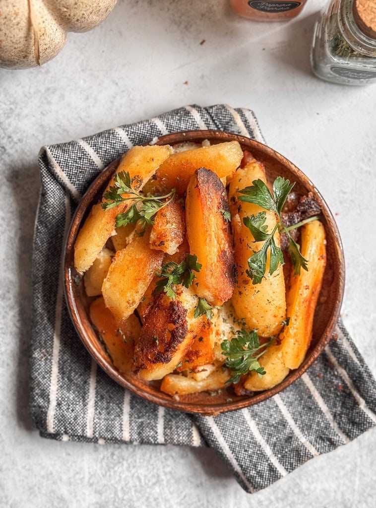 Golden and tasty roasted garlic herb potato recipe 