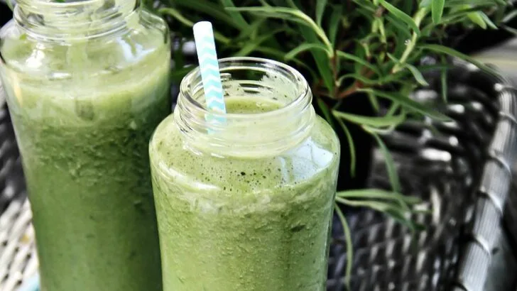 Kale, Banana and Pineapple Smoothie