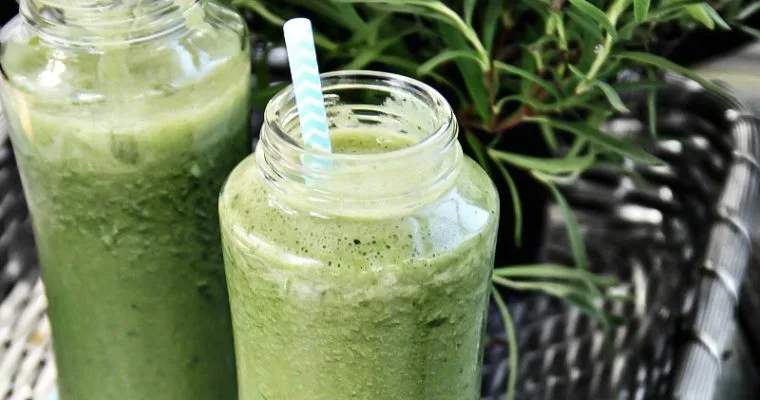 Kale, Banana and Pineapple Smoothie
