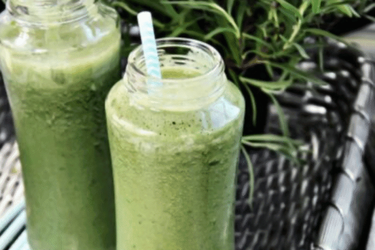 Kale, Banana and Pineapple Smoothie