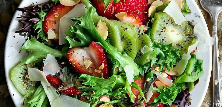 Mixed Greens, Kiwifruit and Strawberry Salad