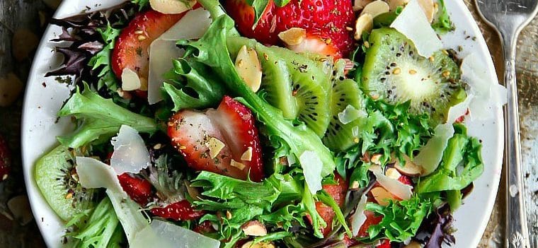 Mixed Greens Kiwifruit and Strawberry Salad