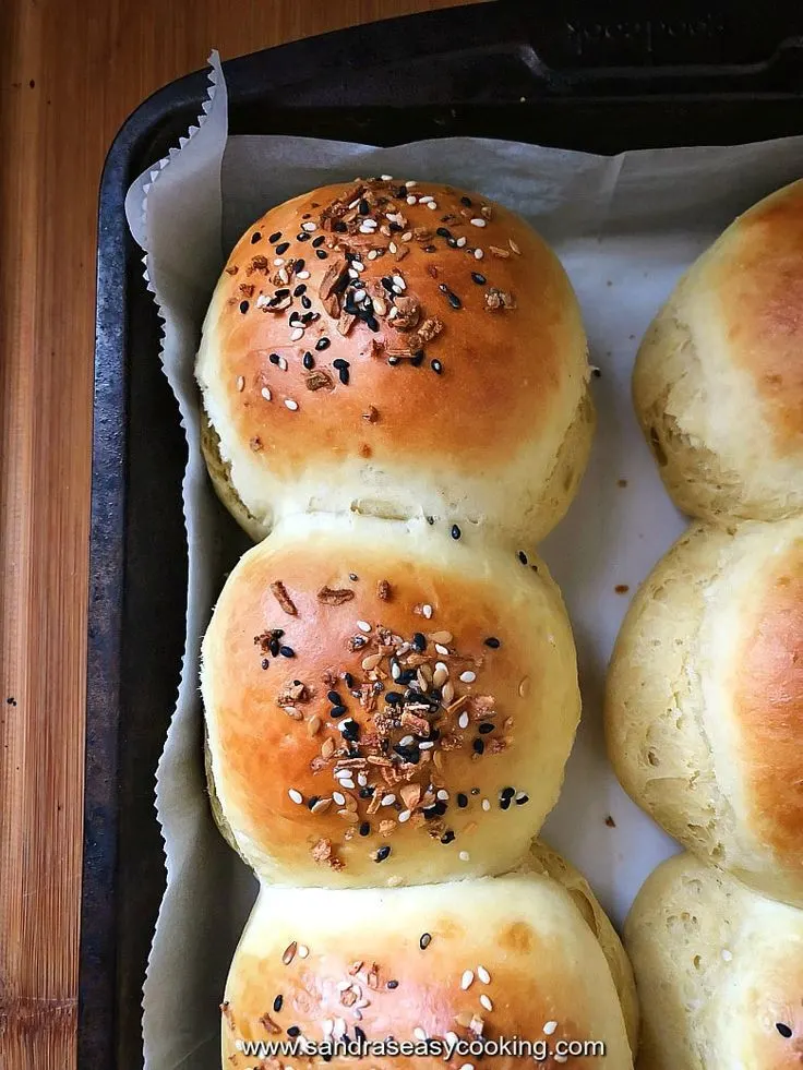 Everything but the Bagel Dinner Rolls