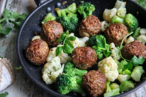 MEATLESS MEATBALLS WITH CAULIFLOWER AND BROCCOLI