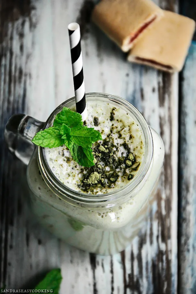 Homemade Healthy Matcha, Banana, Mango and Kale Smoothie Recipe