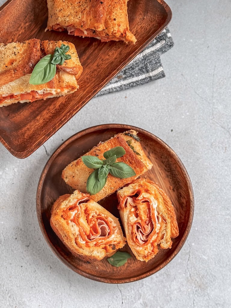 Tasty Toast Pizza Roll