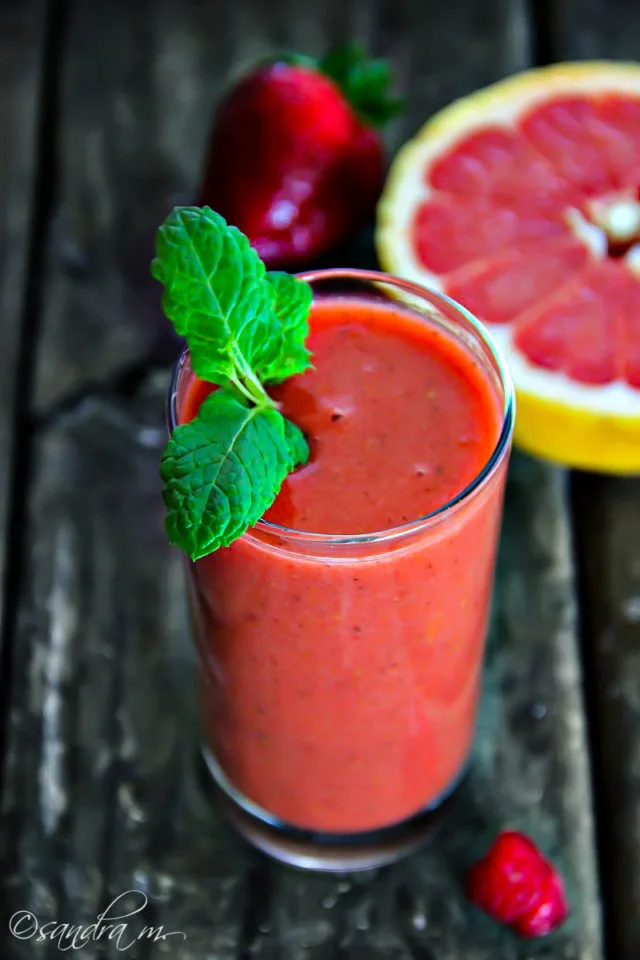 Strawberry, Raspberry, Kiwi, Clementine Smoothie Recipe