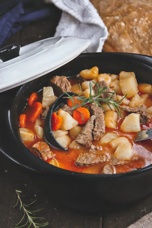 An easy and tasty recipe for beef goulash stew