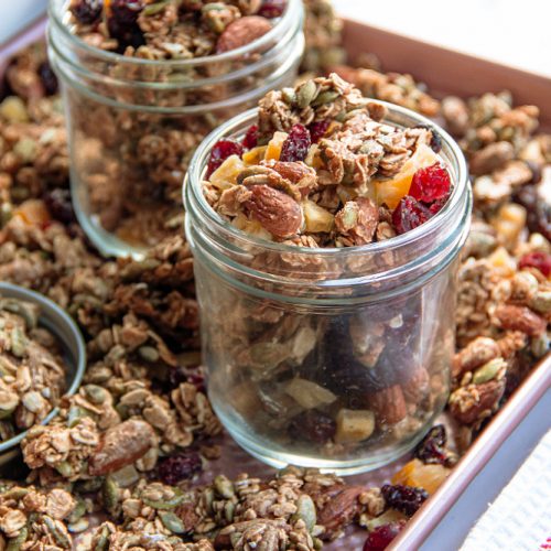 Homemade Granola with Oats, Almonds and Dried Fruit - SNACKS