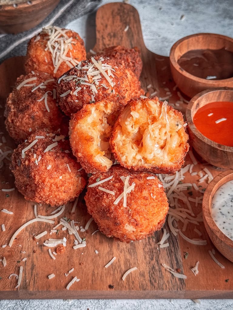 Crispy Fried Mac & Cheese Balls