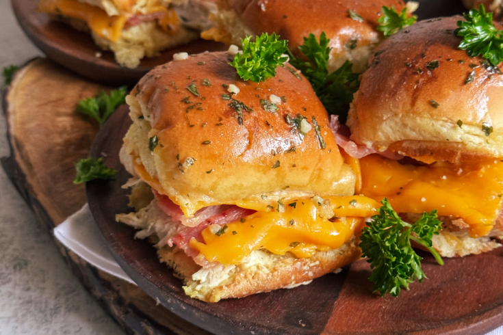 These Garlic Butter Chicken Bacon Sliders are loaded with juicy chicken, crispy bacon, melty cheese, and buttery garlic flavor. Perfect for parties, game days, and easy family dinners.
