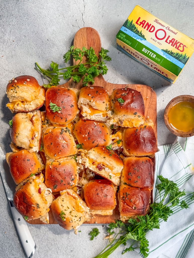 Looking for an easy crowd-pleasing recipe? These Garlic Butter Chicken Bacon Sliders are packed with buttery garlic flavor, crispy bacon, juicy chicken, and melty cheese.